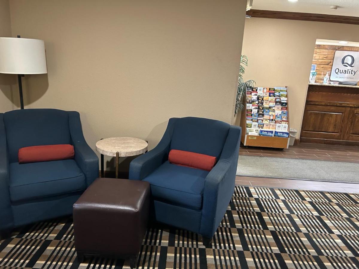 Quality Inn & Suites Bradford Esterno foto