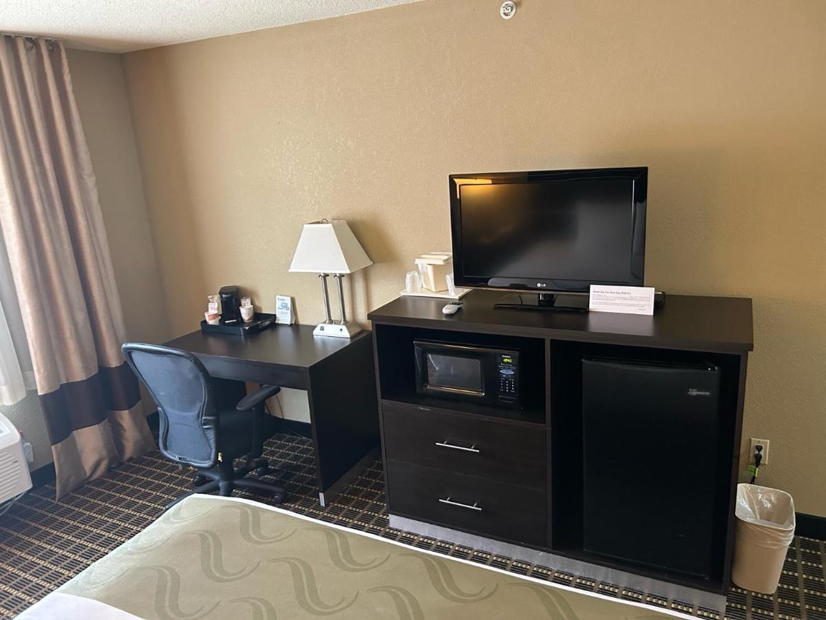 Quality Inn & Suites Bradford Esterno foto