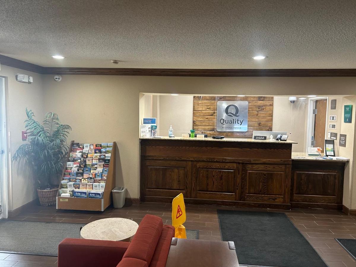 Quality Inn & Suites Bradford Esterno foto