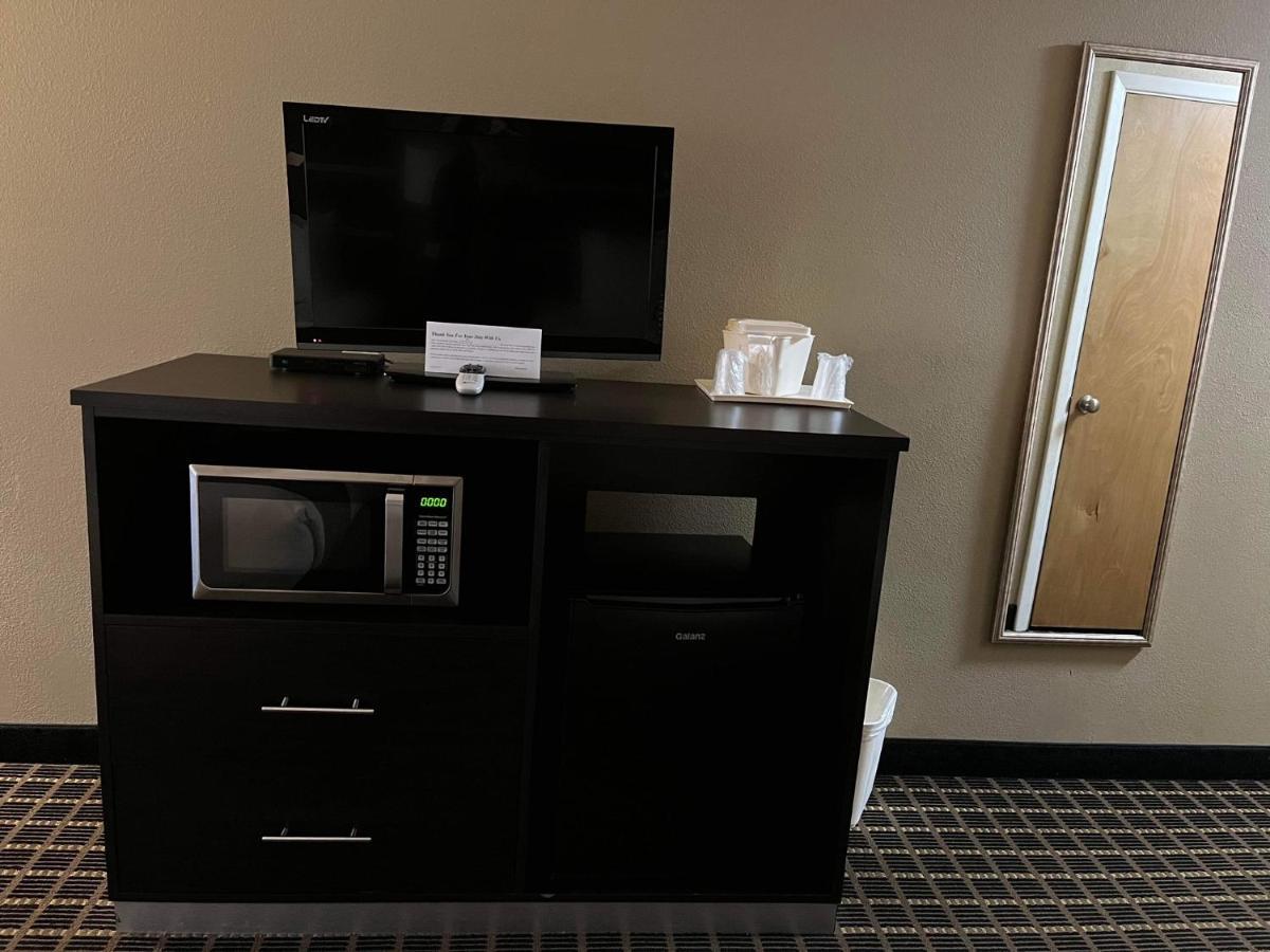 Quality Inn & Suites Bradford Esterno foto