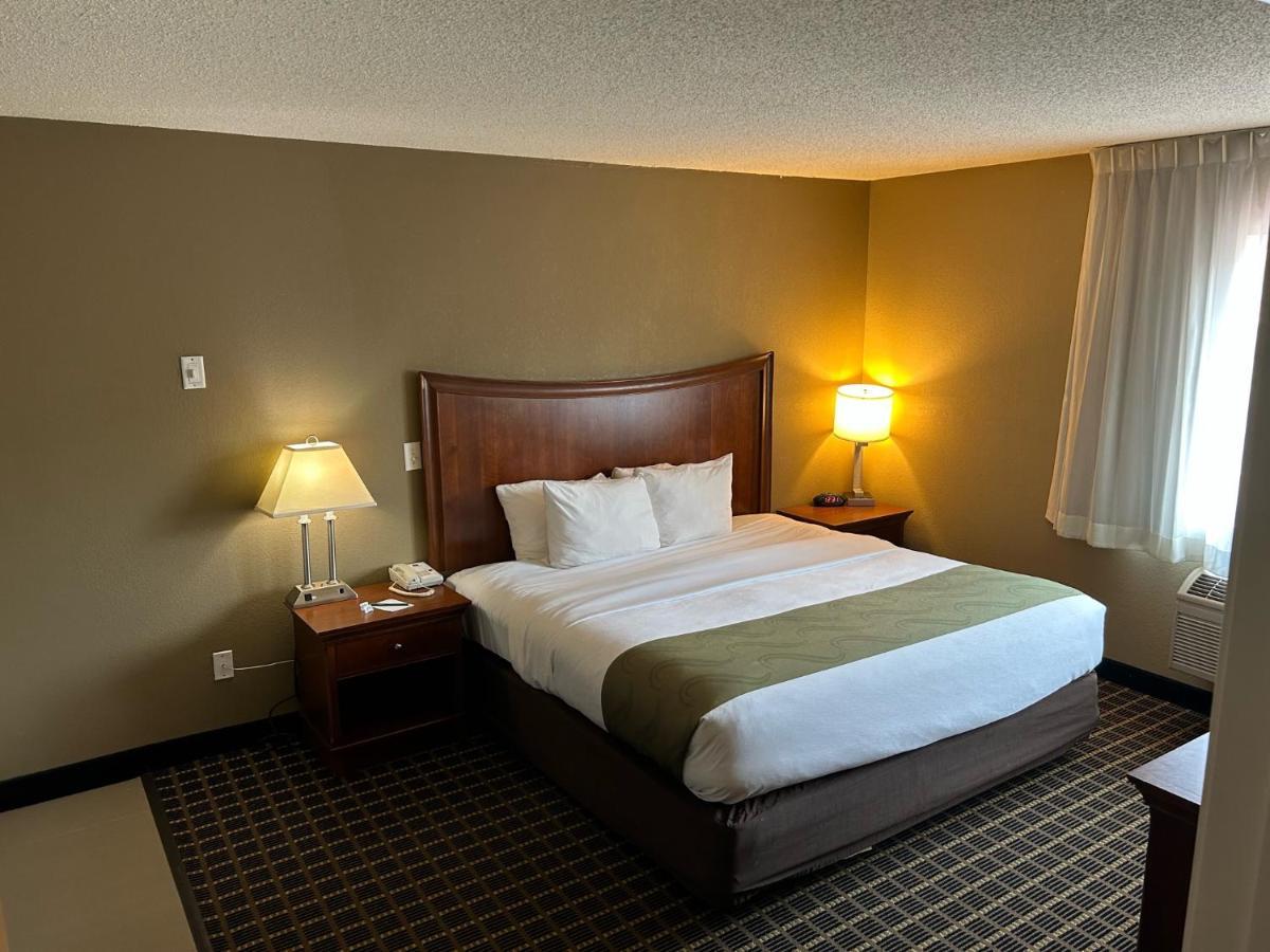 Quality Inn & Suites Bradford Esterno foto