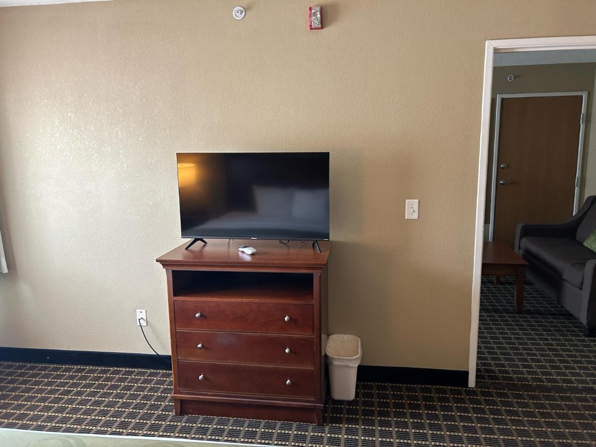 Quality Inn & Suites Bradford Esterno foto