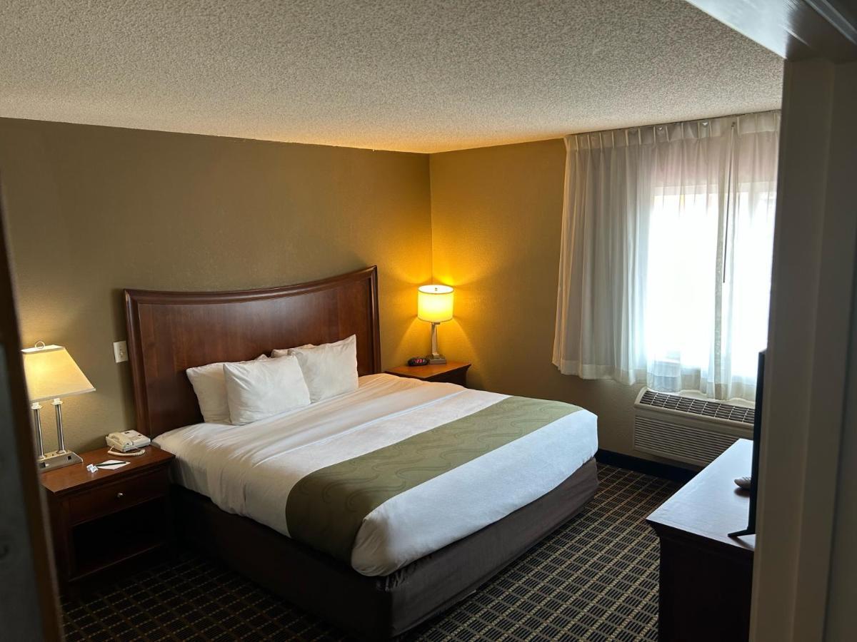 Quality Inn & Suites Bradford Esterno foto