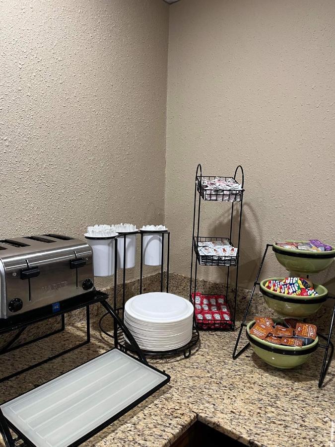 Quality Inn & Suites Bradford Esterno foto