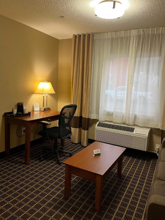 Quality Inn & Suites Bradford Esterno foto