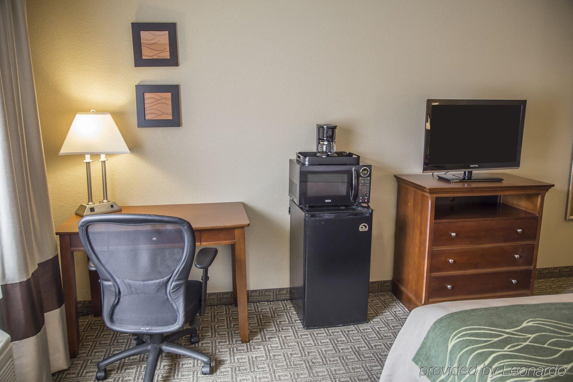 Quality Inn & Suites Bradford Esterno foto