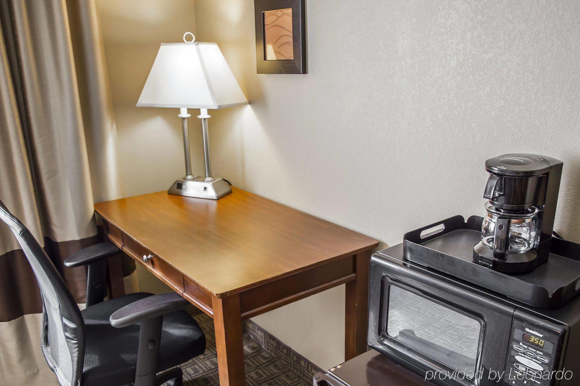 Quality Inn & Suites Bradford Esterno foto